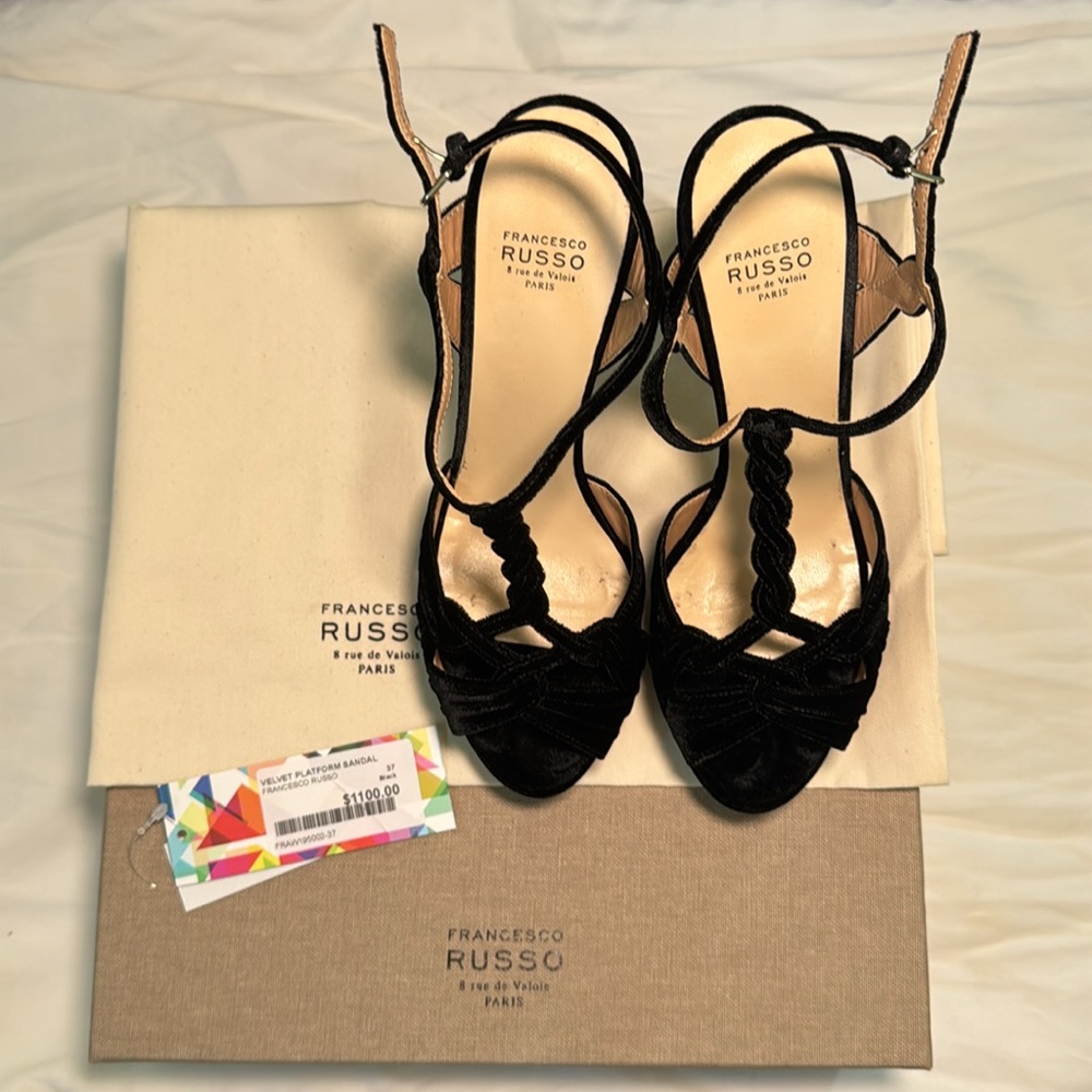 Francesco Russo velvet heels
